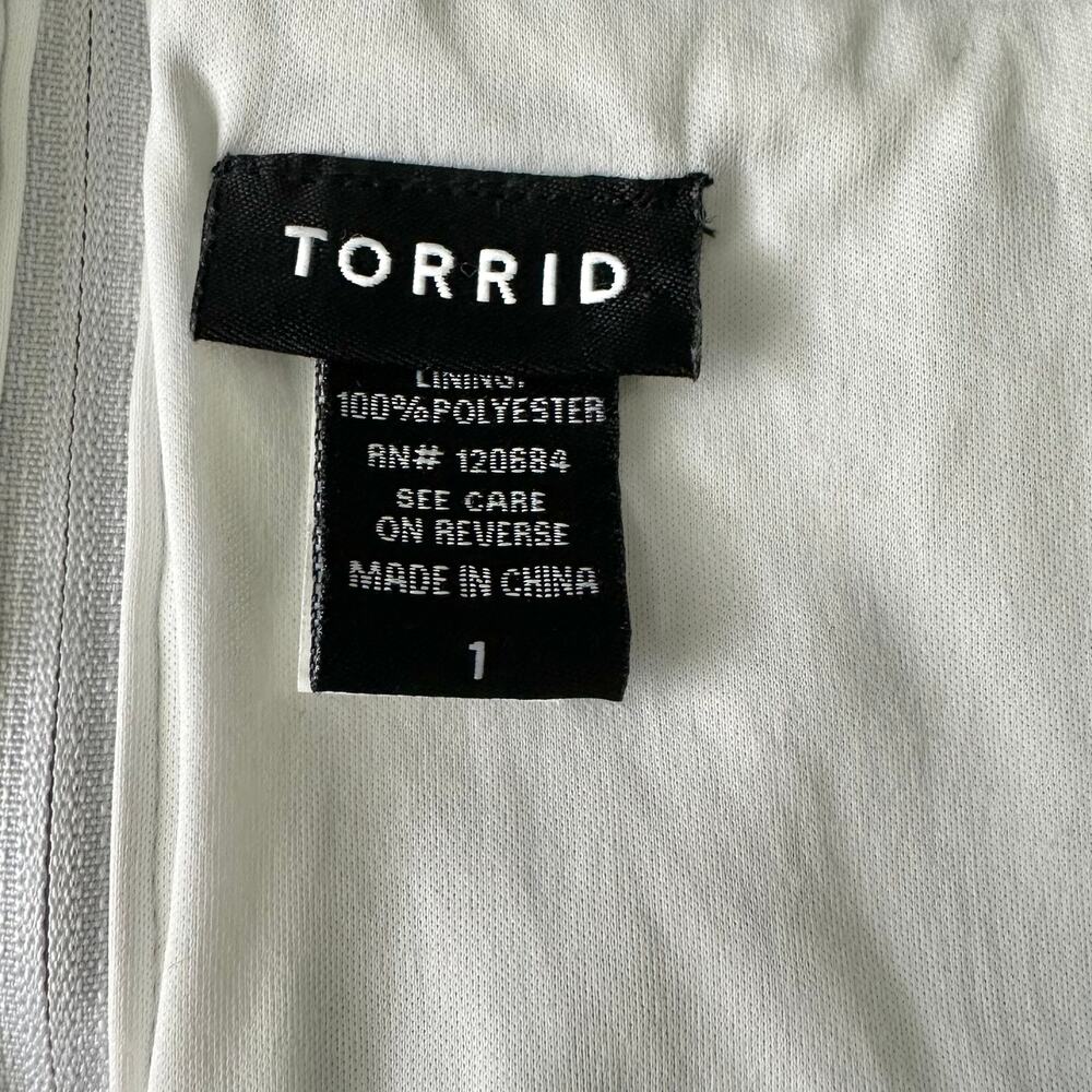 Torrid Floral Peplum Structured Tank Top Black White Lined Blouse Sz 1 / XL - Picture 10 of 12